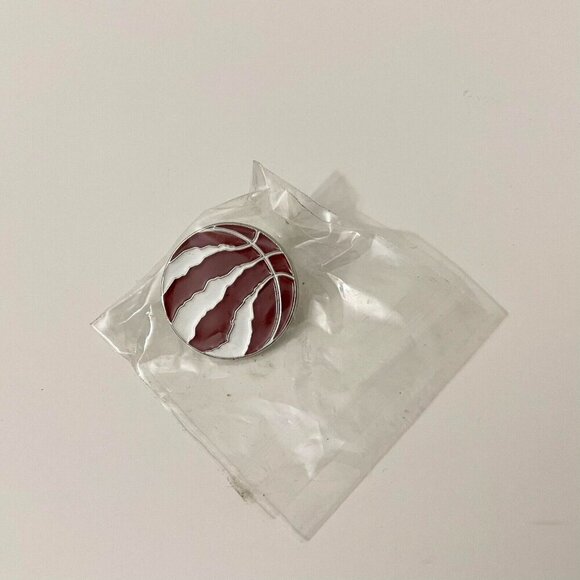 Toronto Raptors Basketball Pin - Picture 11 of 12